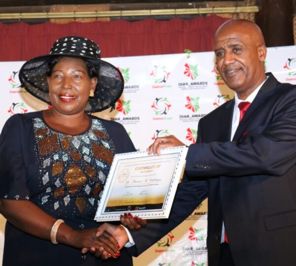 Dr-Florence-Wambugu-receives-DIAR-AWARD